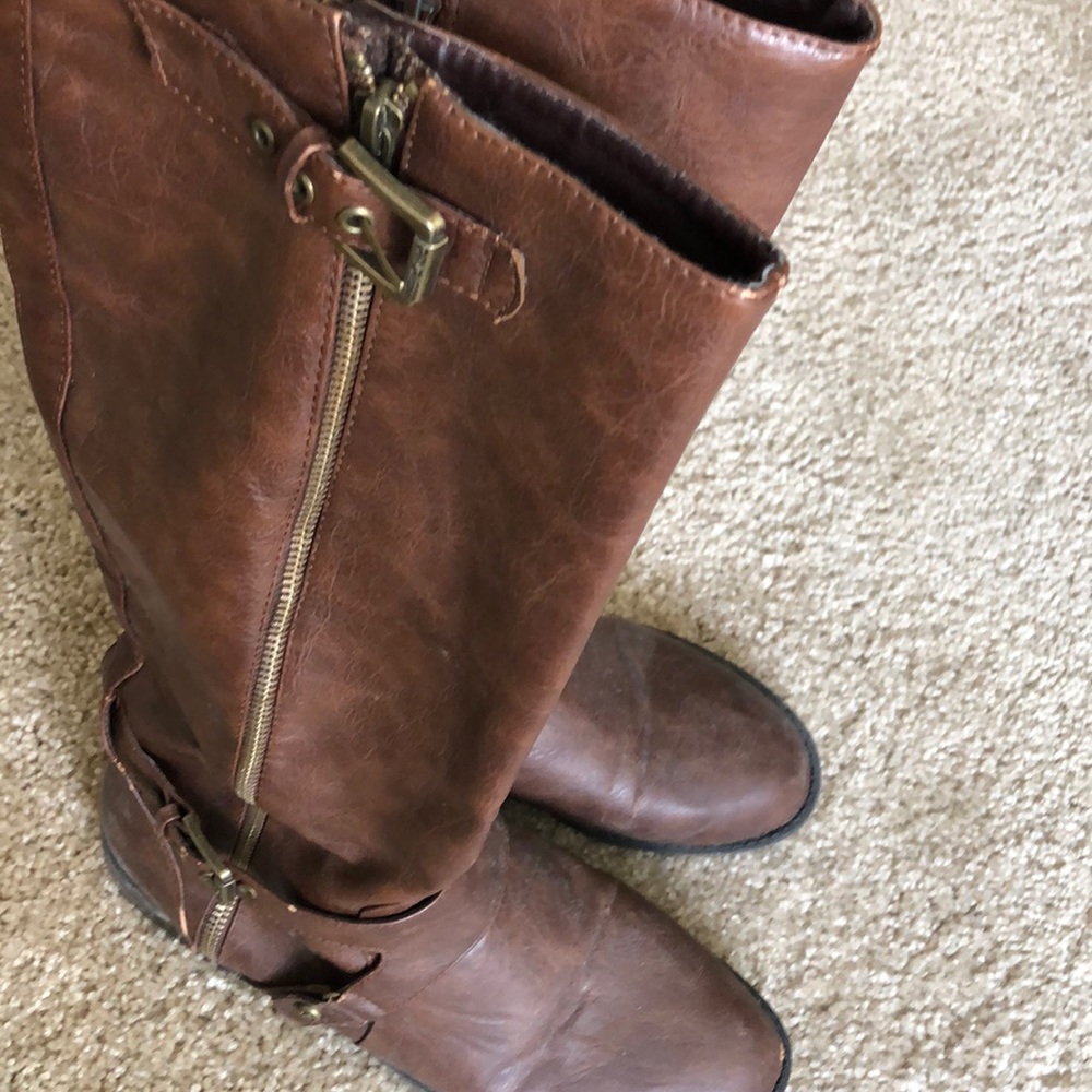 Women’s boots. Size 10